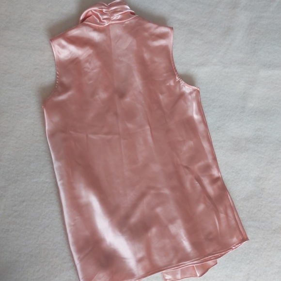 Silky Sleeveless blouse with bow - Picture 5 of 5